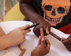 Colour Me Kids Skin Crayons 12 -Creatieve Speelgoed Winkel ColourmeKidsskincrayons12e 2