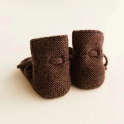 HVID Slofjes Dark Brown 9-15 Mnd -Creatieve Speelgoed Winkel HVIDslofjesdarkbrown9 15mndc