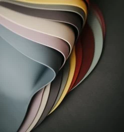 Mushie Silicone Slab Silver Sage -Creatieve Speelgoed Winkel mushie bibs silicone slab atmos 1 1 1